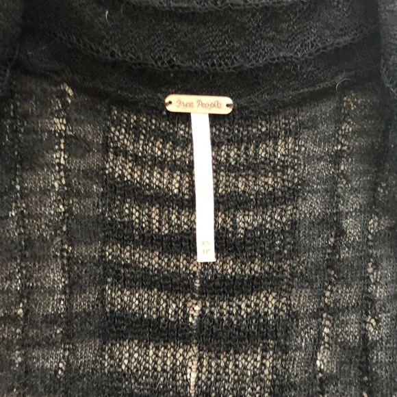 FREE PEOPLE KNIT V NECK TOP GORGEOUS XS - Picture 3 of 4